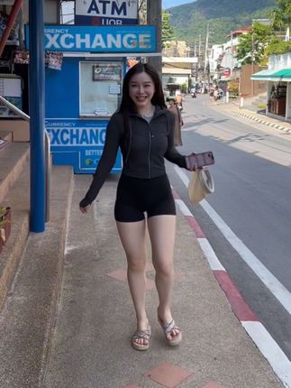 微密圈火辣网红铁锤姐姐作品资源,完美身材与热辣写真展示