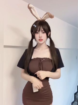 乔富贵微密圈作品资源性感白色连衣裙惊艳,亮相颜值备受赞美