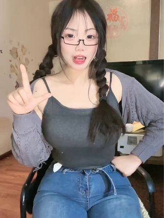 娇妻肉巴微密圈作品资源展示,抖音红人的肉感身材和自信魅力