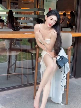 粥粥酱拆卡视频合集，她的拆卡内容为何让粉丝兴奋？