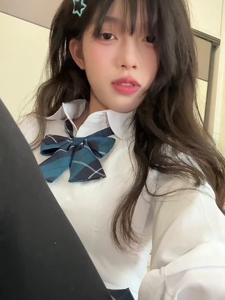 抖音美女晴小猪的微密圈资源穿搭之旅,颜值超高的时尚榜样