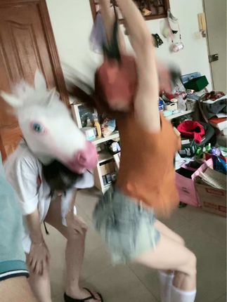 vc/vickyyyiii微密圈作品中的神秘魅力,都市森林中的时尚使者