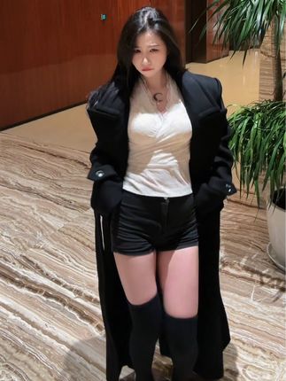 侑子小姐抖音江南烈女微密圈作品一览,独特成熟风格吸粉无数