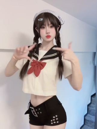 乔富贵微密圈作品资源性感白色连衣裙惊艳,亮相颜值备受赞美