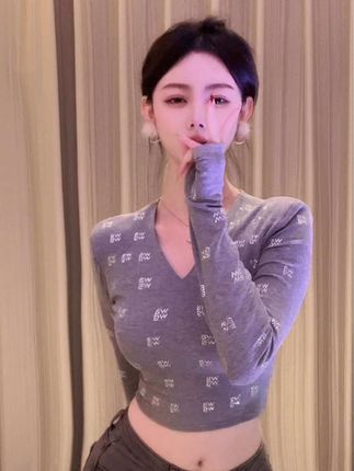 微博奶团奶团微密圈作品颜值身材完美结合,抖音保护小团引发追捧狂潮