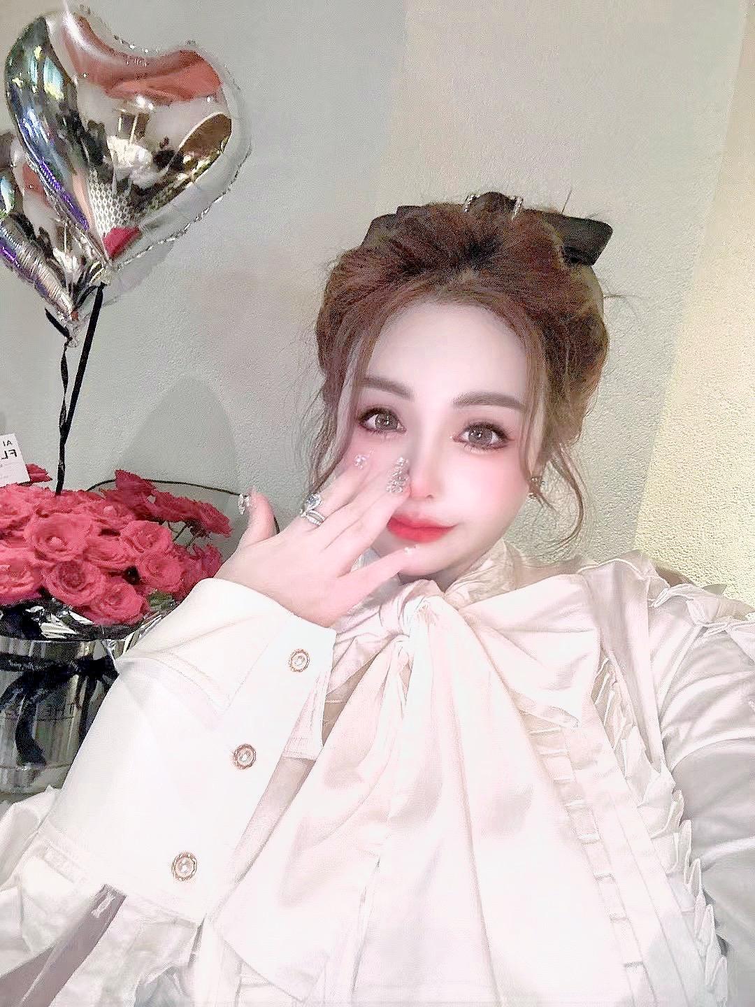 戴允祺微密圈作品照片展现超性感身材,引领自信与自爱之旅