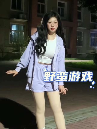 臭屁楠吖微密圈资源穿搭作品展示,满族凤凰图案旗袍引领潮流