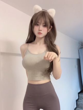 给乔买裙子微密圈作品资源的苗族服饰,展现自然之美的精致细节