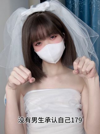 抖音博主白龙猫女微密圈作品发布红底极光造型,不失优雅