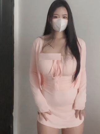 蒙蒙子微密圈作品藏族晚宴装扮,璀璨宝石与银色图案的典雅和奢华