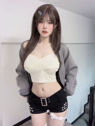 给乔买裙子微密圈作品资源的苗族服饰,展现自然之美的精致细节