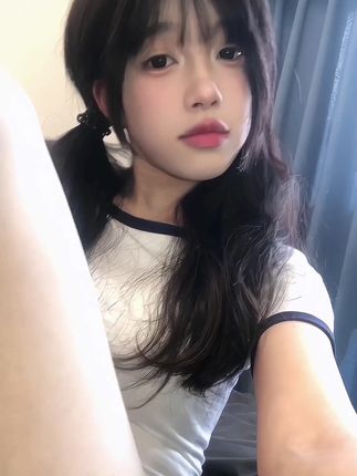 抖音美女晴小猪的微密圈资源穿搭之旅,颜值超高的时尚榜样