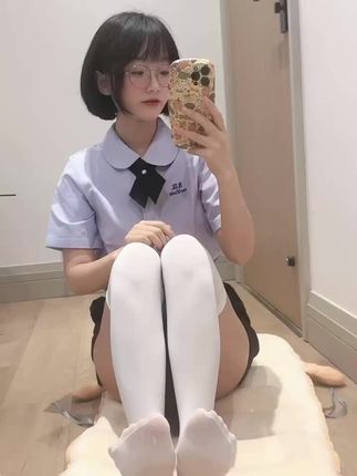 王胜利微密圈圈子的小生活,JK裙穿搭引爆抖音时尚圈,少女气息满满