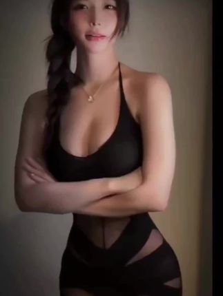 陈妮妮UNI最新微密圈作品《气质风范》，精致穿搭演绎时尚女性的优雅与精致
