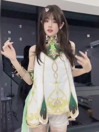 给乔买裙子微密圈作品资源的苗族服饰,展现自然之美的精致细节
