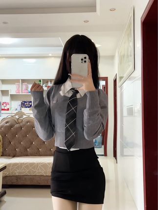 热乎乎的奶茶微密圈作品，展现魅力服装搭配与自然交融