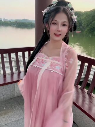 脑婆睡醒啦微博日常更新，了解她的每一天