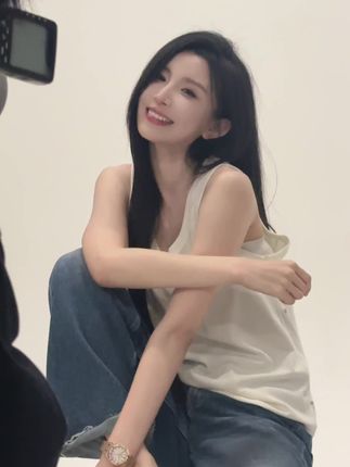 李嘉欣97微博男朋友首次曝光,她的爱情生活备受关注