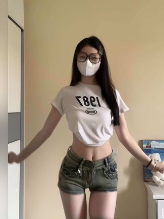 emo的木青微密圈/觅圈作品资源,在湖畔拍摄清新自然的服装造型