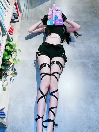 小艾根本吃不饱微密圈资源长什么样,揭示她的半脸风采