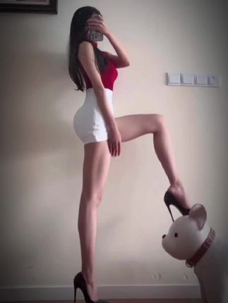 纪念小小v免费图集,在线赏析高颜值好身材
