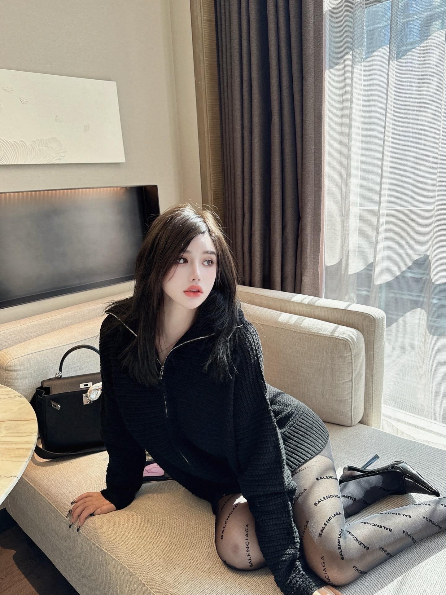 阿色微密圈作品资源穿搭教程，轻松成为人群焦点