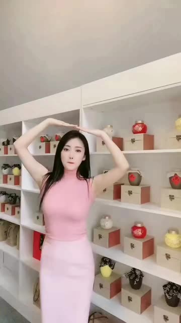 机智可爱肤白貌美的大兔兔的抖音视频集锦,回顾她最精彩的表演