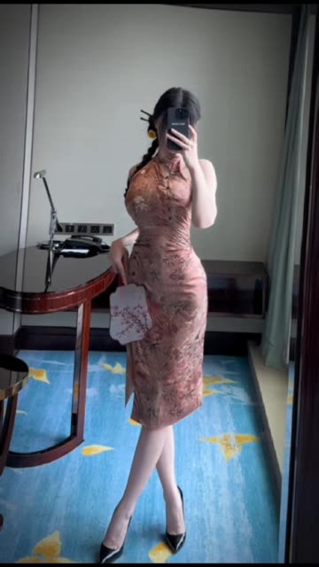 奶白鹿神吃瓜梗解析,揭秘这个网络流行语背后的故事