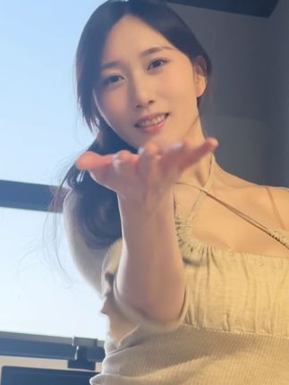 小玉吃果冻分享泳装写真,精美图片分享