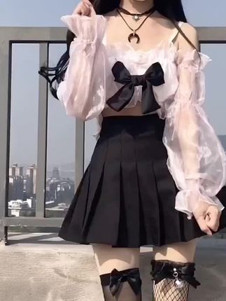 抖音时尚达人雪嘤公主微圈作品征服粉丝,穿搭风格独特