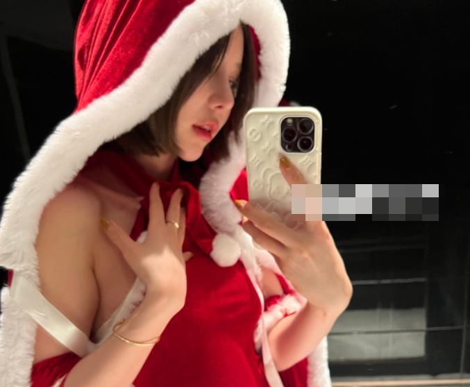 -1 甜美可爱型颜值博主脸红mm的私密系列照片和服装分享