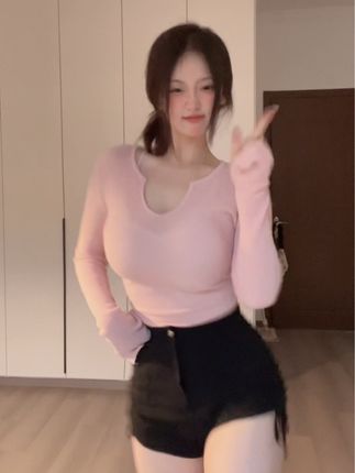 肉感颜值博主好多肉作品,丰满身材搭配独特风格