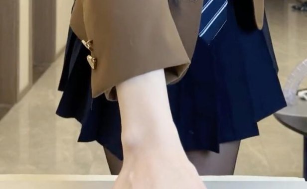 抖音唐十七个人简介,了解她的真实身份与风格